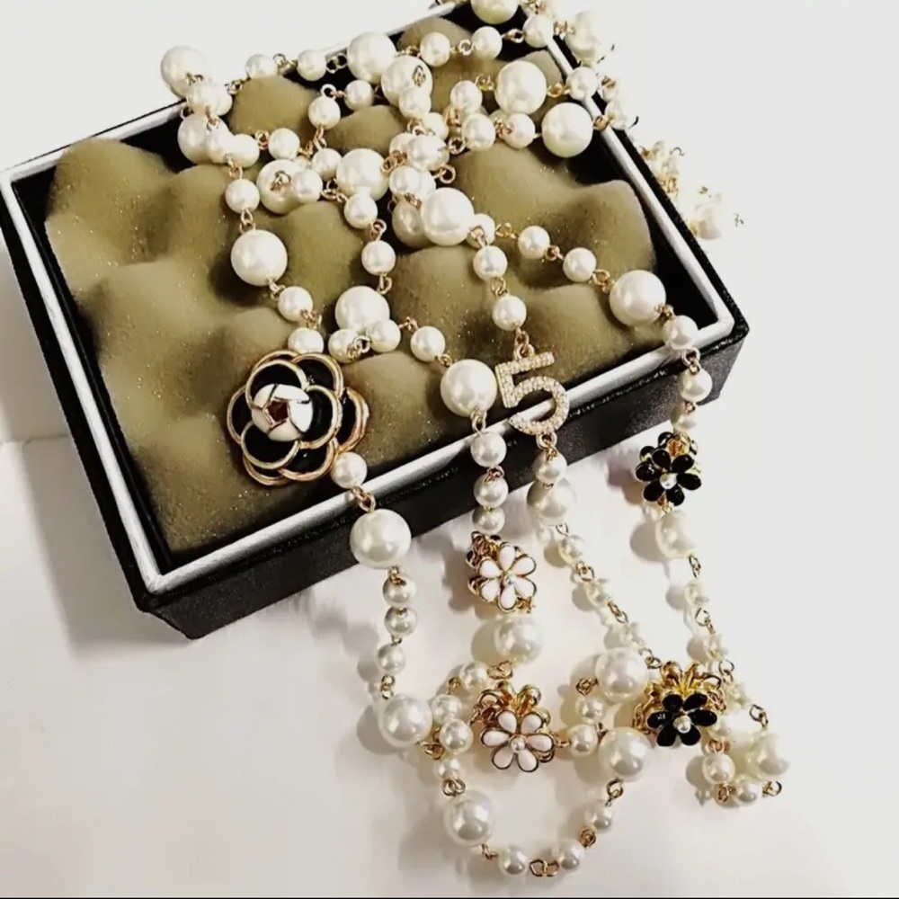 Made in France Chic Chunky Pearl Necklace - Picture 3 of 3